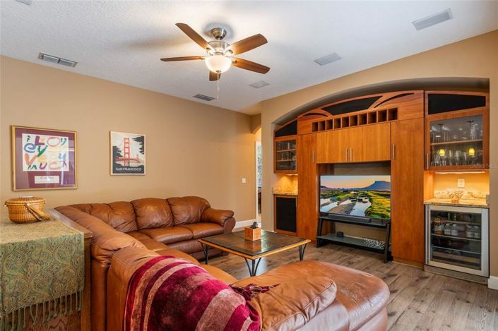 Image No.42-5 Bed House for sale