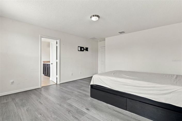 Image No.19-4 Bed House for sale
