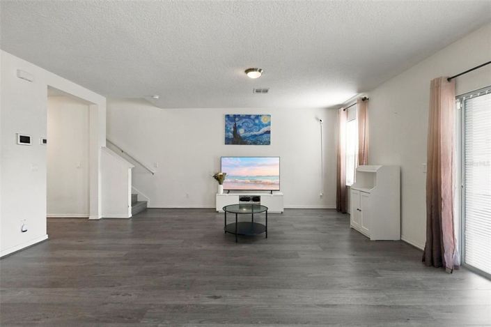 Image No.2-4 Bed House for sale