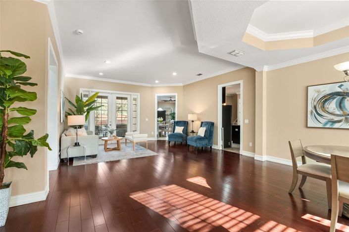 Image No.5-6 Bed House for sale