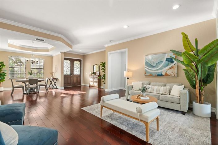 Image No.8-6 Bed House for sale