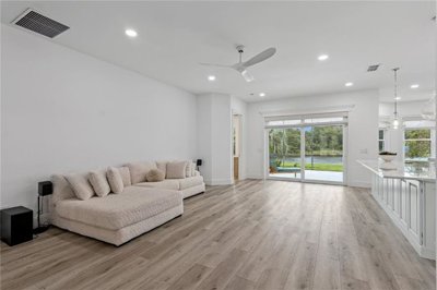 8d076785-324
