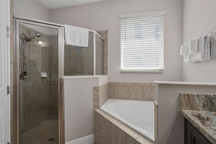 Image No.42-11 Bed House for sale