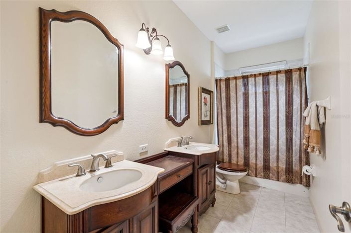 Image No.25-4 Bed House for sale