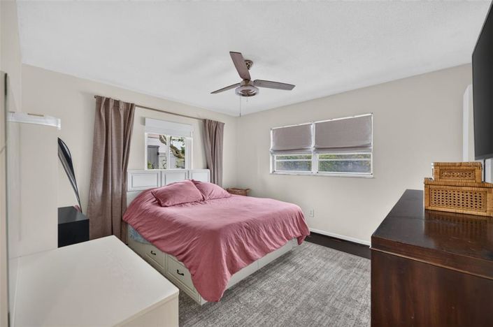 Image No.27-4 Bed House for sale