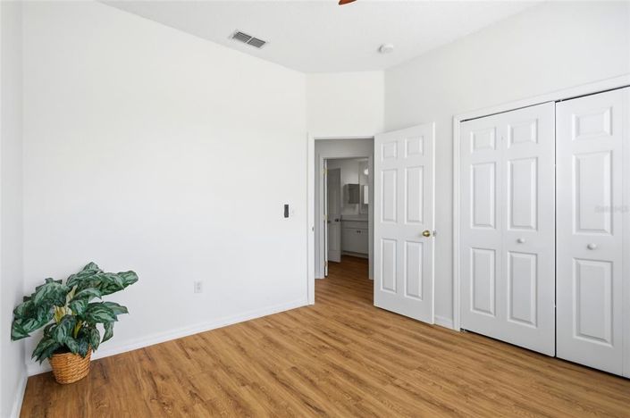 Image No.14-4 Bed House for sale