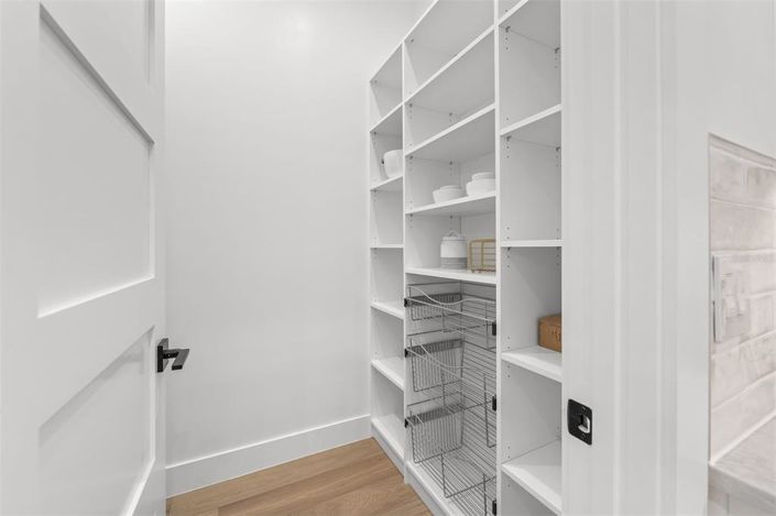 Image No.23-5 Bed House for sale