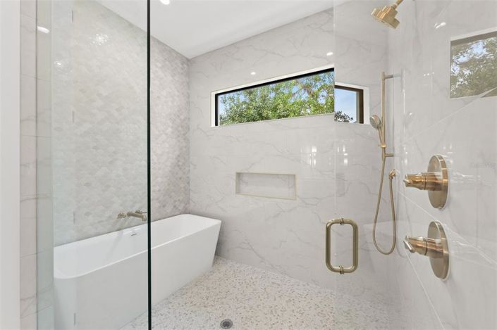 Image No.31-5 Bed House for sale