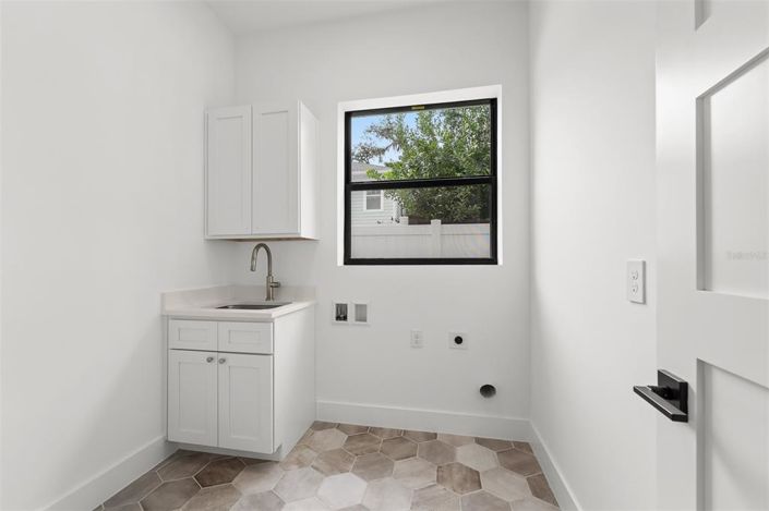 Image No.35-5 Bed House for sale