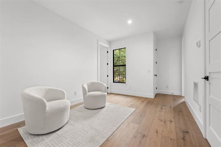 Image No.40-5 Bed House for sale