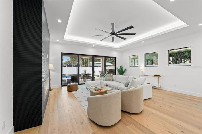 Image No.9-5 Bed House for sale