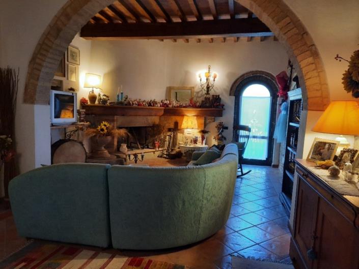 Image No.5-Ferme de 9 chambres à vendre à Chianni