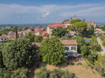 4 Bed Farmhouse for sale