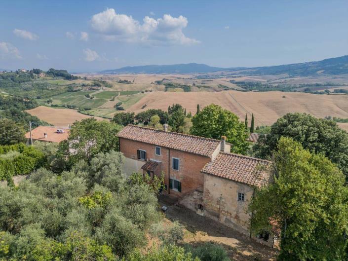 Image No.2-4 Bed Farmhouse for sale