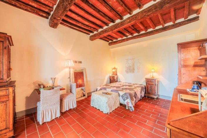 Image No.8-4 Bed Farmhouse for sale