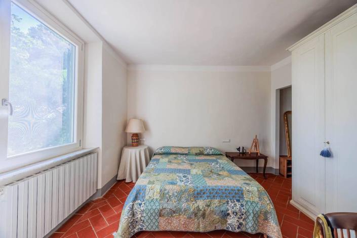 Image No.11-4 Bed Farmhouse for sale