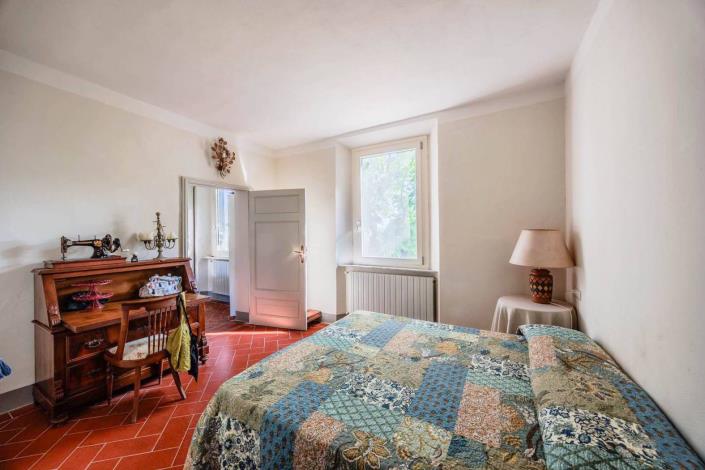 Image No.12-4 Bed Farmhouse for sale