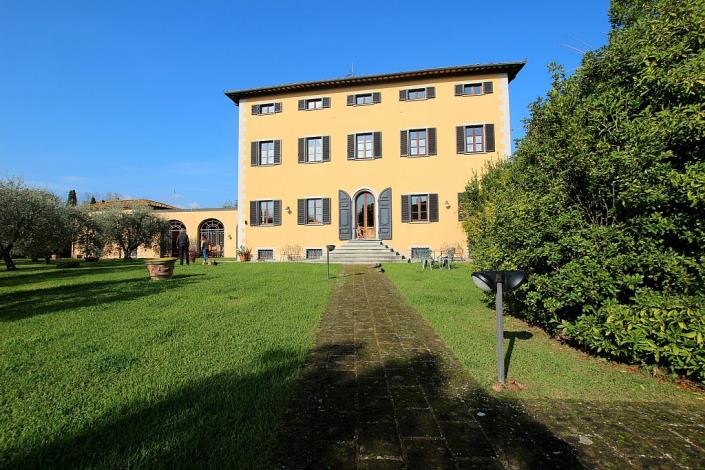 Image No.1-Villa de 5 chambres à vendre à Pontedera