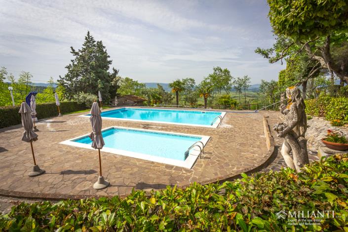 Image No.2-6 Bed Farmhouse for sale