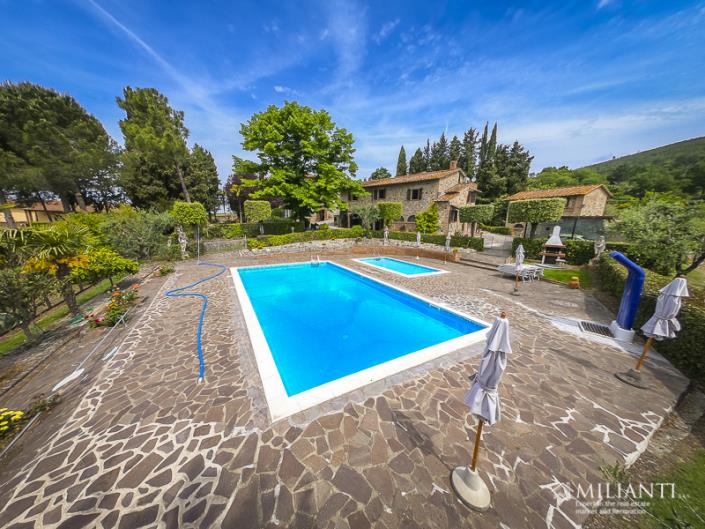 Image No.1-6 Bed Farmhouse for sale