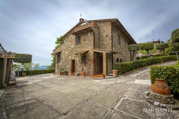 Image No.4-6 Bed Farmhouse for sale