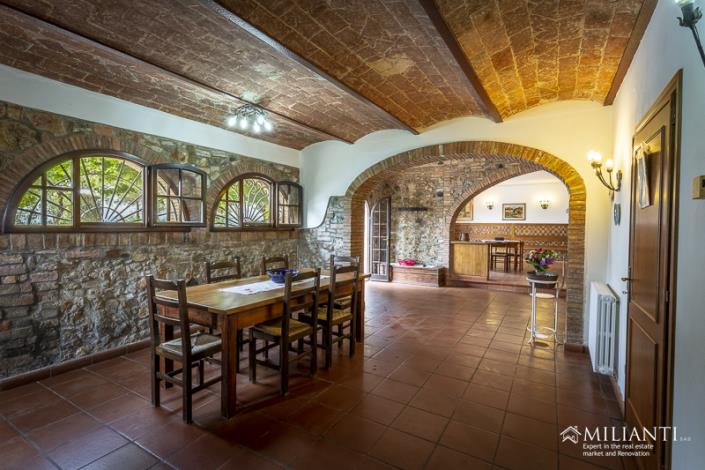 Image No.8-6 Bed Farmhouse for sale