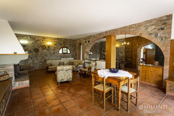 Image No.9-6 Bed Farmhouse for sale