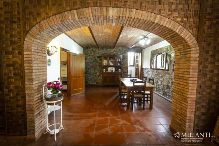 Image No.10-6 Bed Farmhouse for sale