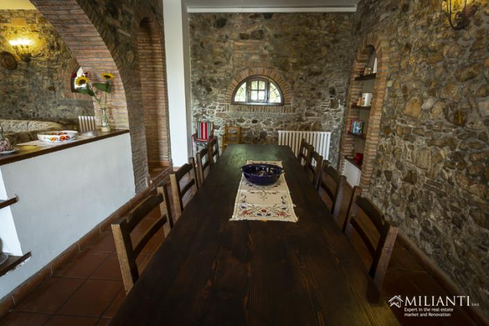 Image No.11-6 Bed Farmhouse for sale