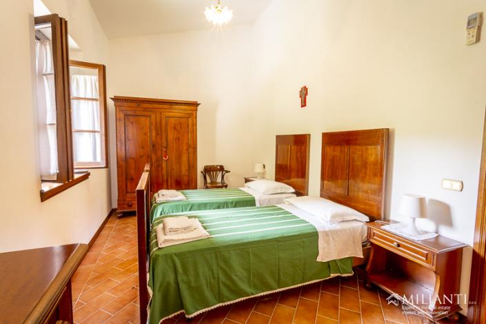 Image No.12-6 Bed Farmhouse for sale