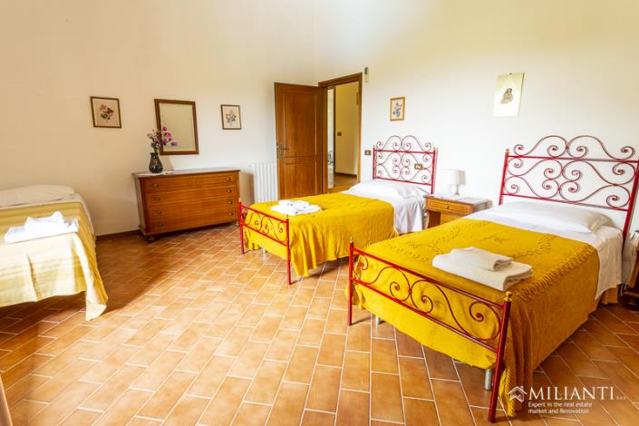 Image No.13-6 Bed Farmhouse for sale