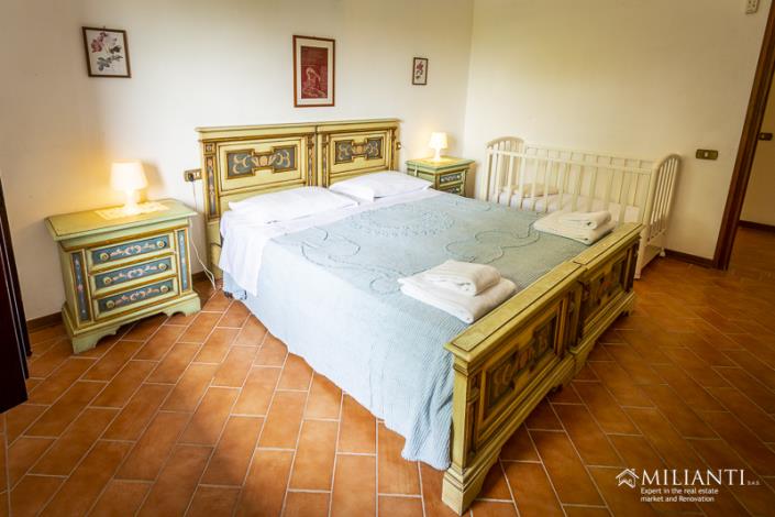 Image No.14-6 Bed Farmhouse for sale