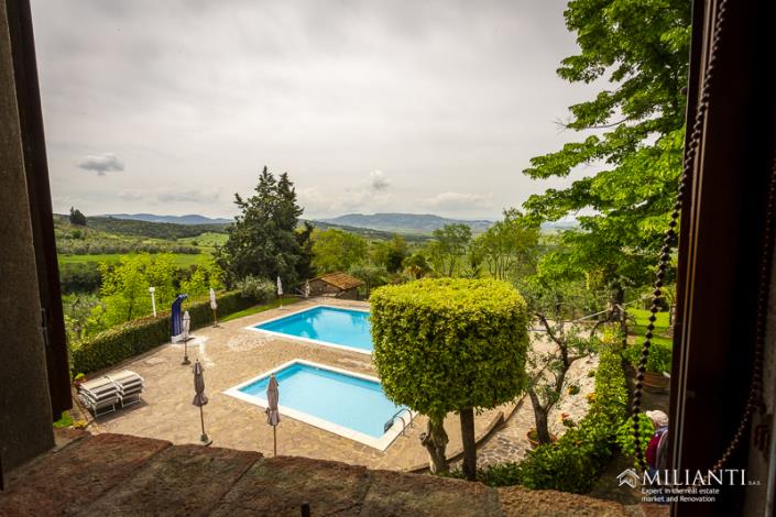 Image No.15-6 Bed Farmhouse for sale