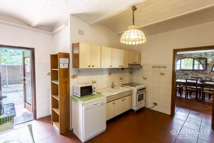 Image No.16-6 Bed Farmhouse for sale