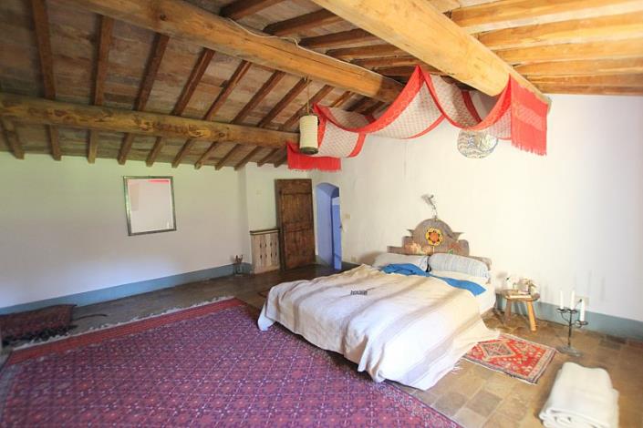 Image No.13-4 Bed Farmhouse for sale