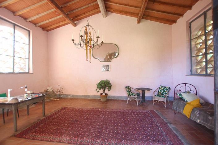 Image No.15-4 Bed Farmhouse for sale