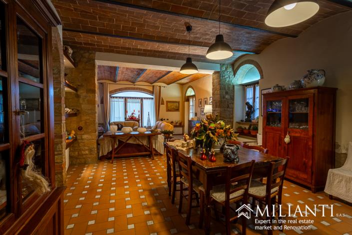 Image No.11-5 Bed Farmhouse for sale