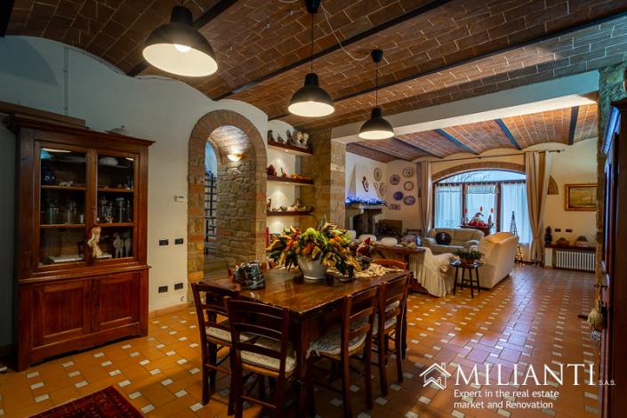 Image No.12-5 Bed Farmhouse for sale