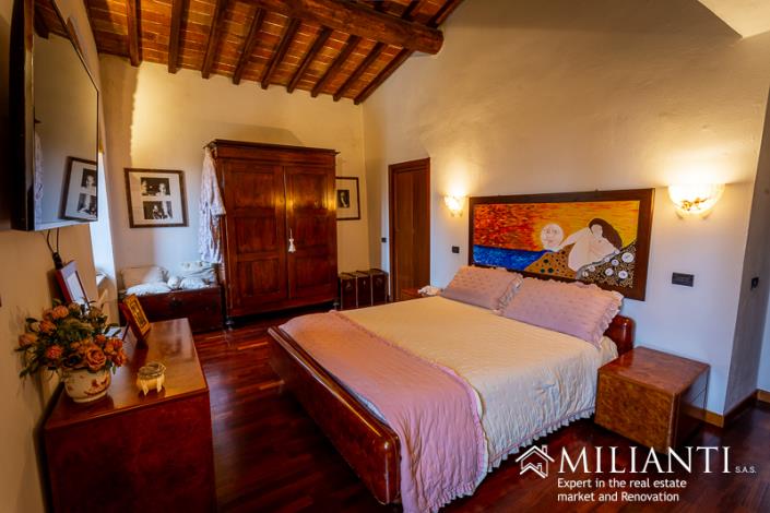 Image No.23-5 Bed Farmhouse for sale