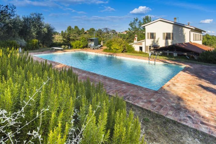 Image No.1-4 Bed House for sale
