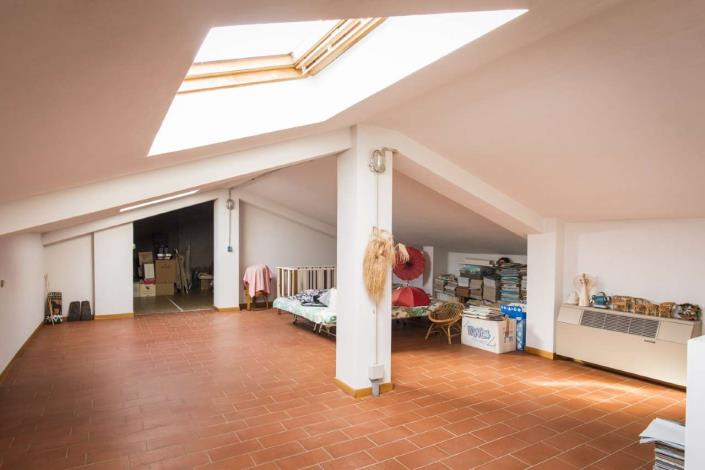 Image No.12-4 Bed House for sale