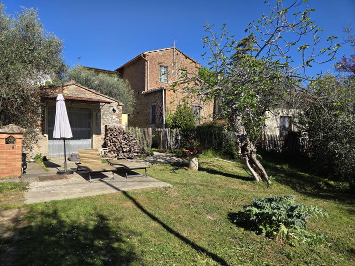 Image No.2-Maison de ville de 4 chambres à vendre à Lajatico