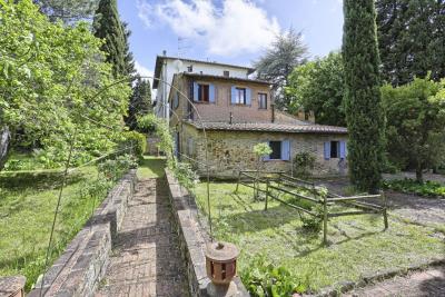castefalfi-tuscan-villa-with-pool-2-1920x1280