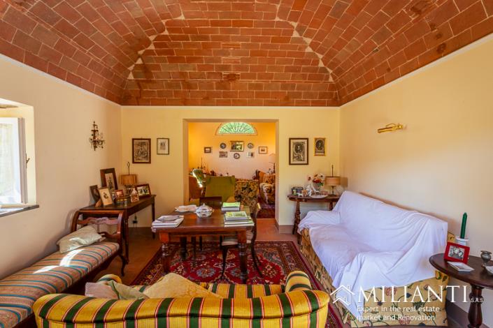 Image No.10-4 Bed Farmhouse for sale