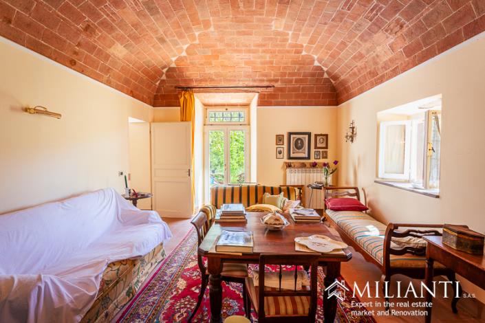 Image No.12-4 Bed Farmhouse for sale