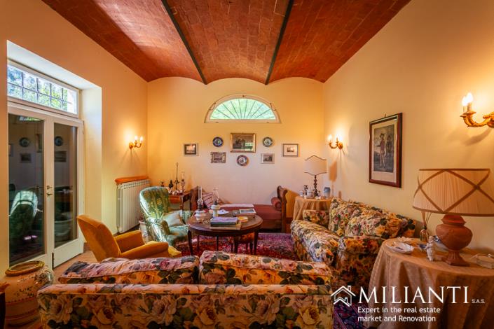 Image No.14-4 Bed Farmhouse for sale