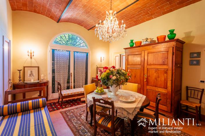 Image No.19-4 Bed Farmhouse for sale