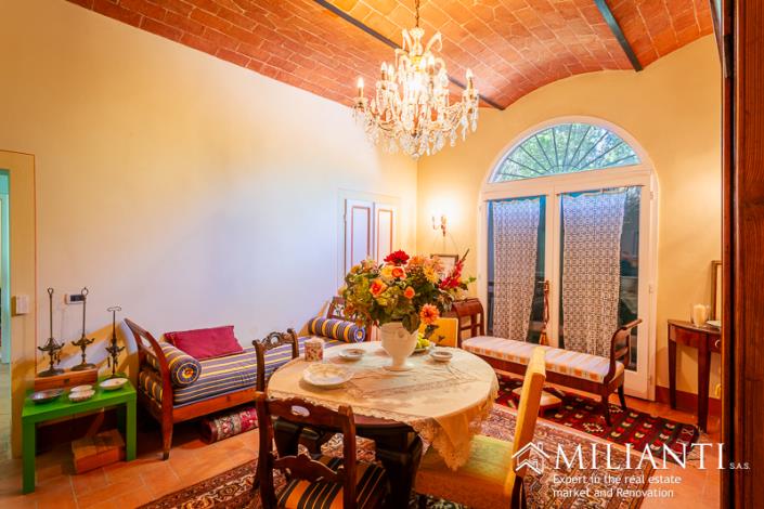 Image No.20-4 Bed Farmhouse for sale