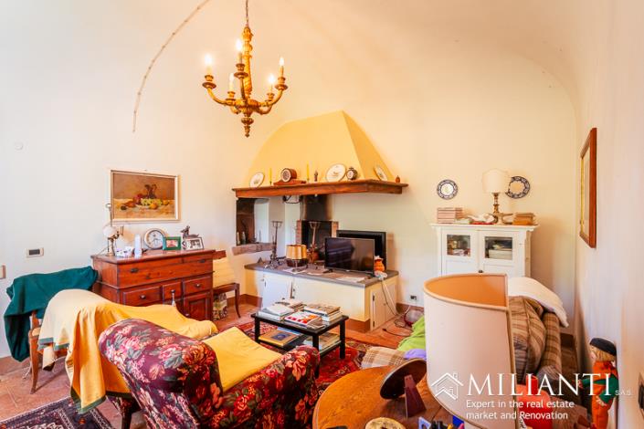 Image No.21-4 Bed Farmhouse for sale