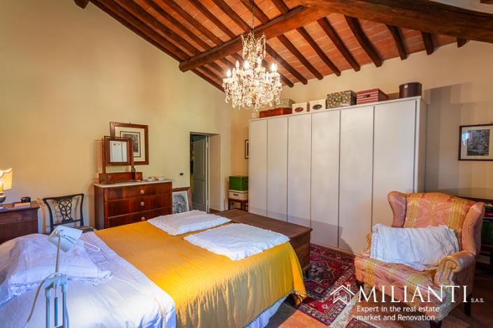 Image No.23-4 Bed Farmhouse for sale